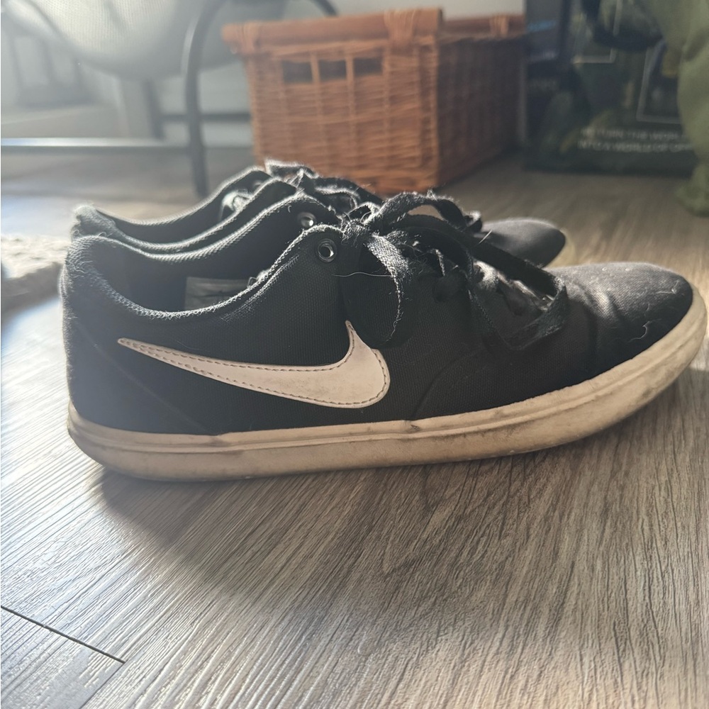 Nike Black and White Casual Sneakers